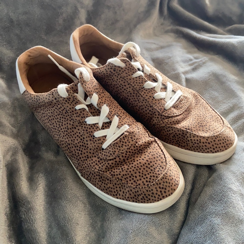 Old Navy leopard print sneakers. Size 9 in women’s.